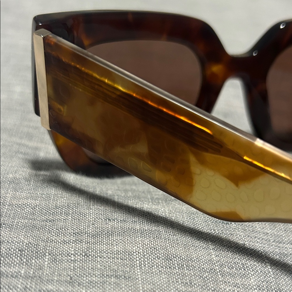 Diff Maren Iconica Tortoise Shell Sunglasses. Lik… - image 8